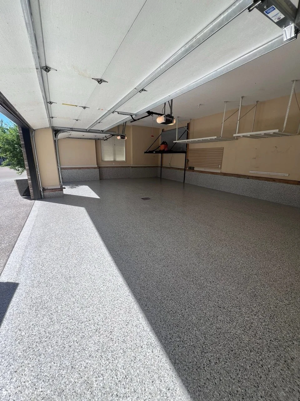 Single garage flake floor, Windsor